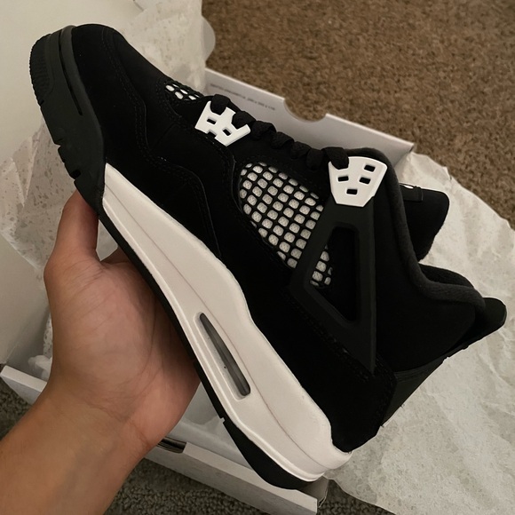 Air Jordan 4 - White Thunder - Picture 2 of 8